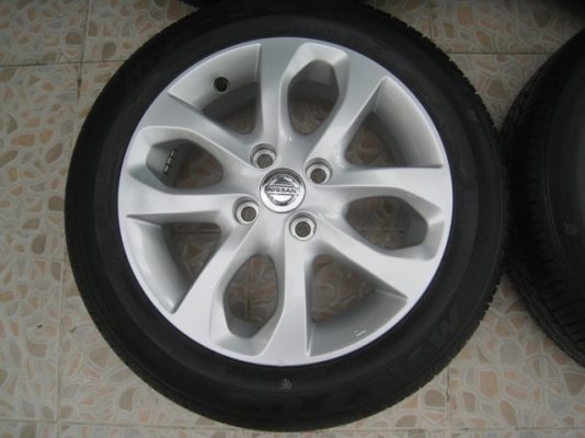 ขายล้อแม็ก Nissan march ป้ายแดง 15"x5.5" et50 4รู100 +ยางปี 12,2เส้นและ13,2 เส้น ตุ่มและสีที่หน้ายางยังมีอยู่ทุกเส้นครับ สนใจติดต่อเล็กคลองสามครับ (081-3747940)