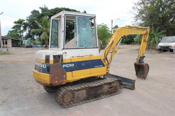ขายรถแบคโฮ KOMASTU PC30-6เก่าญี่ปุ่นสภาพสวยพร้อมใช้
