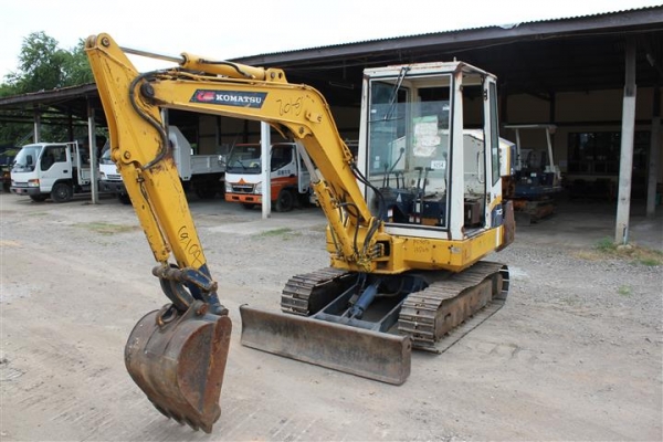 ขายรถแบคโฮ KOMASTU PC30-6เก่าญี่ปุ่นสภาพสวยพร้อมใช้