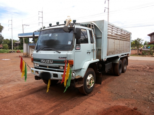 ขาย 10ล้อ2เพลาดั้ม นางฟ้าแท้ 195 Isuzu rocky fvz32mzp r เครื่งเดิม6he1 เกียร์zf ช่วงล่างสวย คัสซีสวยมากไม่มีผุไม่มีบวม ยางสวย10เส้น กระบะดั้มเนียม สภาพสวย หัวบางเดิม ภายในสวยคอนโซลครบ แอร์ พาวเวอร์ ทริฟฟี่ ซื้อไปไม่ต้องทำไร ใช้งานได้เลยครับ พร้อมใช้ พร้อม