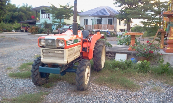 ขายคูโบต้า4*4สองเพลาพร้อมใช่ครับ