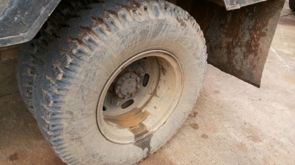 รถอีซูซุ 6 ล้อดั้ม NPR 120 แรงม้า ( ฝาขาว ) ปี 40  สนใจติดต่อ 081 - 6079515