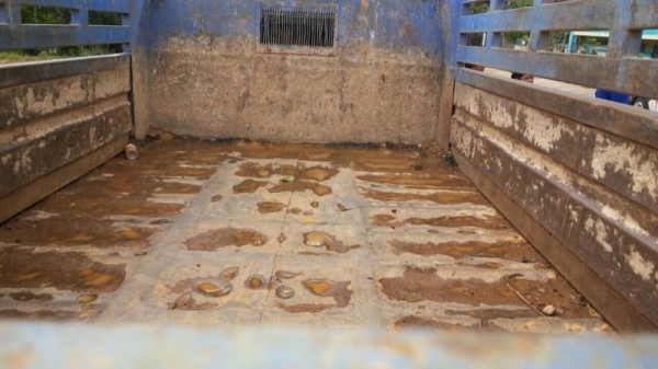 รถอีซูซุ 6 ล้อดั้ม NPR 120 แรงม้า ( ฝาขาว ) ปี 40  สนใจติดต่อ 081 - 6079515