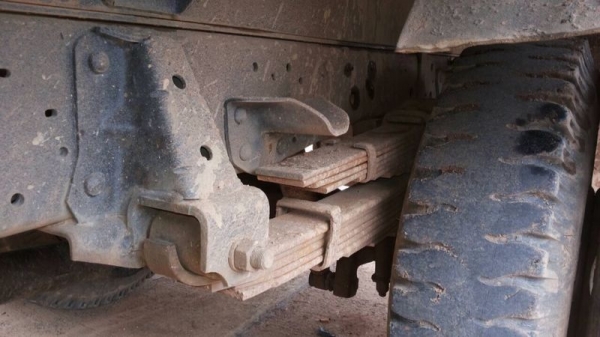 รถอีซูซุ 6 ล้อดั้ม NPR 120 แรงม้า ( ฝาขาว ) ปี 40  สนใจติดต่อ 081 - 6079515