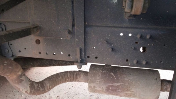 รถอีซูซุ 6 ล้อดั้ม NPR 120 แรงม้า ( ฝาขาว ) ปี 40  สนใจติดต่อ 081 - 6079515