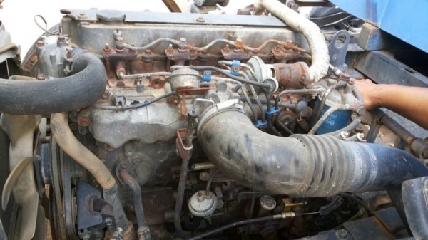 รถอีซูซุ 6 ล้อดั้ม NPR 120 แรงม้า ( ฝาขาว ) ปี 40  สนใจติดต่อ 081 - 6079515