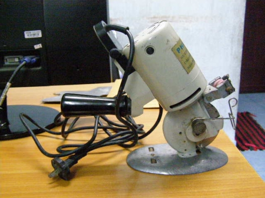 ขายเครื่องตัดผ้า PHILIPS เก่าเก็บ มีวิธีใช้ให้ดูครับ