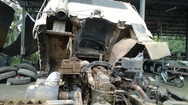 10ล้อดั้มNISSAN UD 230 แรง คันนื้ได้เดิมๆ รถห้างแท้ เล่มพร้อม ภาษีไม่ขาด  (วิ่งงานเพิ่งเสร็จ.กำลังล้างอยู่...)..