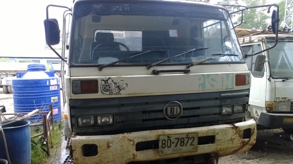 10ล้อดั้มNISSAN UD 230 แรง คันนื้ได้เดิมๆ รถห้างแท้ เล่มพร้อม ภาษีไม่ขาด  (วิ่งงานเพิ่งเสร็จ.กำลังล้างอยู่...)..