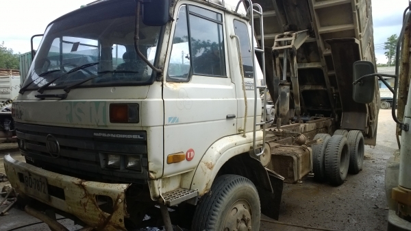 10ล้อดั้มNISSAN UD 230 แรง คันนื้ได้เดิมๆ รถห้างแท้ เล่มพร้อม ภาษีไม่ขาด  (วิ่งงานเพิ่งเสร็จ.กำลังล้างอยู่...)..