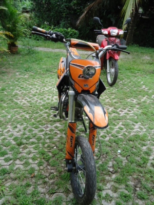 ขายมอไซต์ GPX 125 MODEL : LJR 125 สภาพดี ไม่ค่อยได้ใช้ มีอินวอยซ์ และมีใบซื้อขายราคา 15,000.-