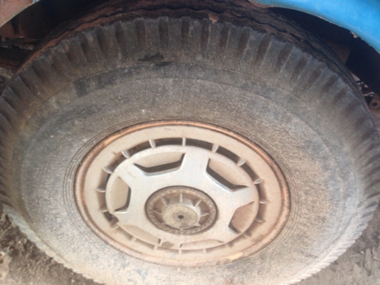 ขาย 4ล้อกลาง Isuzu elf 74hp เครื่องเดิมเกียร์เดิม ช่วงล่างดีคัสซีเสริมแล้ว ยางดี4เส้น หัวบางเดิม ภายในพอใช้ สีสันพอใช้ กระบะพื้นไม้คอกเหล็กสภาพดี ทะเบียนขาด3ปี เก็บสีสวยเลย ขายตามสภาพ พร้อมใช้งาน ราคาต่องรองได้เด้อ พี่น้องครับ