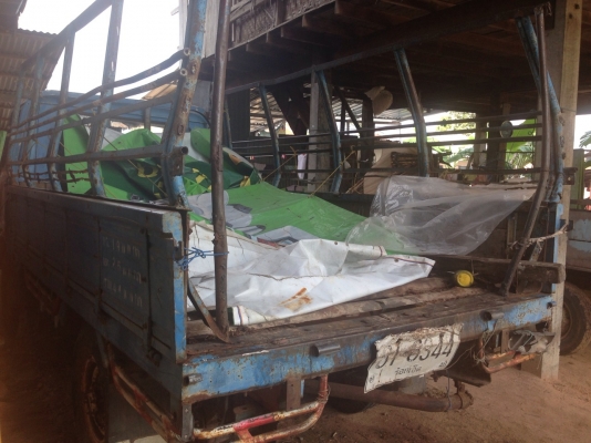 ขาย 4ล้อกลาง Isuzu elf 74hp เครื่องเดิมเกียร์เดิม ช่วงล่างดีคัสซีเสริมแล้ว ยางดี4เส้น หัวบางเดิม ภายในพอใช้ สีสันพอใช้ กระบะพื้นไม้คอกเหล็กสภาพดี ทะเบียนขาด3ปี เก็บสีสวยเลย ขายตามสภาพ พร้อมใช้งาน ราคาต่องรองได้เด้อ พี่น้องครับ