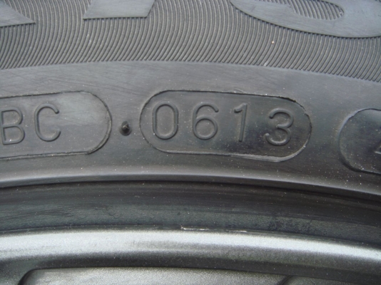 ขายยางพร้อมแม็ก 5x17 สีไฮเปอร์แบล็ค หน้า8.5 หลัง9.5