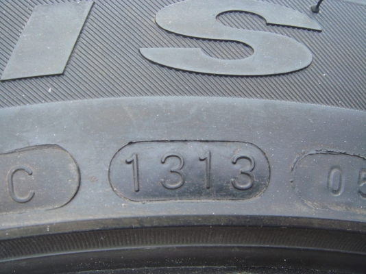 ขายยางพร้อมแม็ก 5x17 สีไฮเปอร์แบล็ค หน้า8.5 หลัง9.5