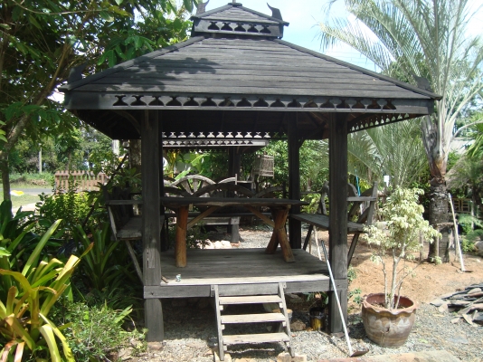 ศาลาไม้ทั้งหลัง