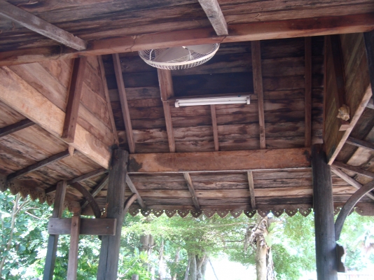 ศาลาไม้ทั้งหลัง