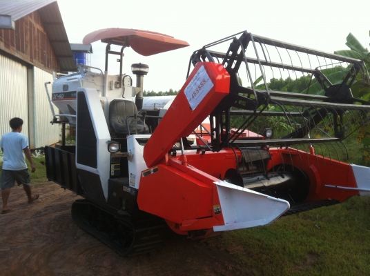 ขายรถเกี่ยวข้าว คูโบต้า DC60 ขายรถเกี่ยวข้าว คูโบต้า DC60