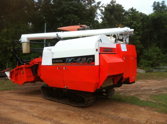 ขายรถเกี่ยวข้าว Kubota Dc68 ขายรถเกี่ยวข้าว Kubota Dc68