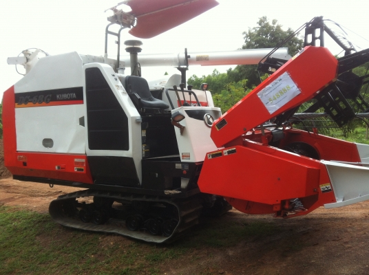 ขายรถเกี่ยวข้าว Kubota Dc68 ขายรถเกี่ยวข้าว Kubota Dc68