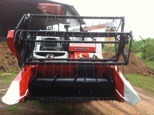 ขายรถเกี่ยวข้าว Kubota Dc68 ขายรถเกี่ยวข้าว Kubota Dc68