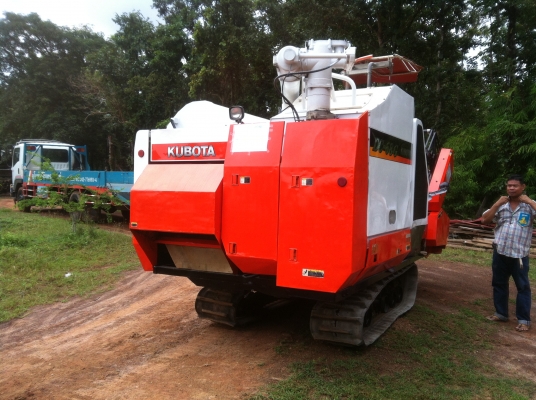 ขายรถเกี่ยวข้าว Kubota Dc68 ขายรถเกี่ยวข้าว Kubota Dc68
