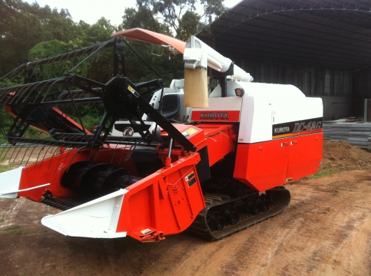 ขายรถเกี่ยวข้าว Kubota Dc68