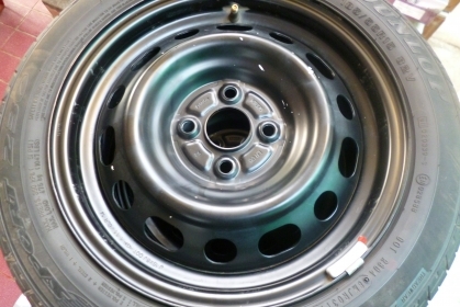 ขายล้อกะทะมาสด้ 2 + ฝาครอบ + ยาง ขอบ 15 นิ้ว ขายล้อกะทะมาสด้ 2 + ฝาครอบ + ยาง ขอบ 15 นิ้ว