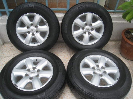 ขายล้อแม็ก Toyota fortuner 17"x7.5" et30 6รู139 +ยางปลายปี 10 สนใจติดต่อเล็กคลองสามครับ (081-3747940)