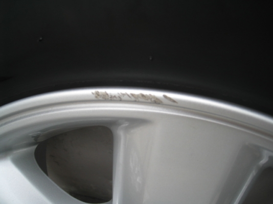 ขายล้อแม็ก Toyota fortuner 17"x7.5" et30 6รู139 +ยางปลายปี 10 สนใจติดต่อเล็กคลองสามครับ (081-3747940)