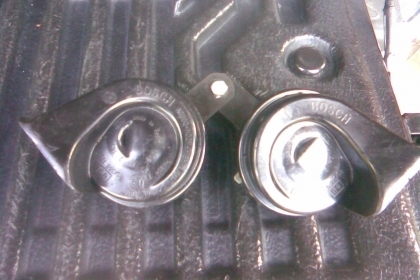 แตรรถยุโรปสวยๆครับเสียงเพราะครับเป็นแตรคู่ครับ  ผลิตในประเทศสเปน  และฝรั่งเศสครับสวยๆครับเสียงดี  เป็นของรถ เบน /ซีตอง  วอลโว่ลครับราคา  550  บาท