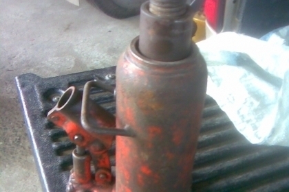 แม่แรง 15 ตัน ญี่ปุ่นขนาด 15  ตันครับ  สภาพพร้อมใช้งานครับเป็นของญี่ปุ่นครับราคานี้คุ้มครับใช้ยาวครับรุ่นนี้