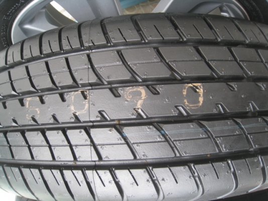 ขายล้อแม็ก Toyota vios ป้ายแดง 15"x5.5" et45 4รู100 + ยางปี13 สนใจติดต่อเล็กคลองสามครับ (081-3747940)