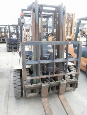 ขายถูกKOMATSU 25-11   เสา3ม. งากระดกได้ เกียร์ธรรมดา เครื่องดีเซล4D95