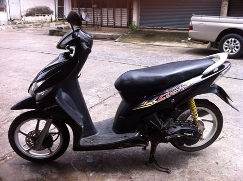 click ปี 50 สีดำ ล้อแม็ก รถบ้าน ภายใน ภายนอกเดิมๆ เครื่องแน่น ไม่หลวม ควันไม่ไหล เอกสารพร้อม เชิญแวะชมก่อนได้จ้า