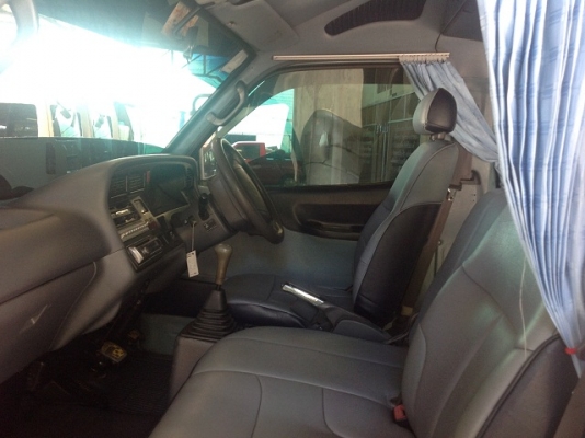 รถตู้หัวจรวด ปี 2001 หลังคาสูง