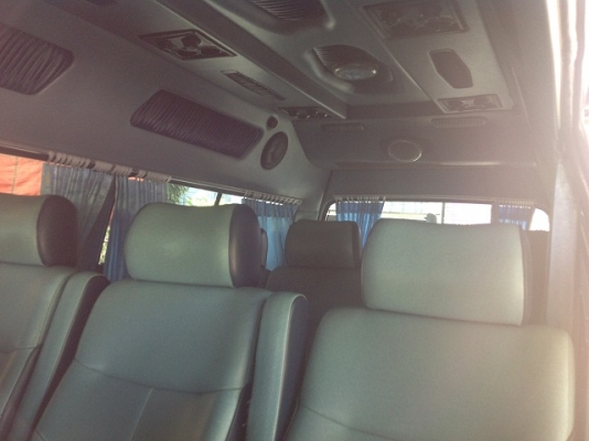 รถตู้หัวจรวด ปี 2001 หลังคาสูง