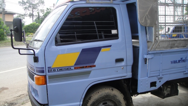 ISUZU NKR110แรง รถห้างแท้ ดาวน์45000ผ่อน11000/36เดือน