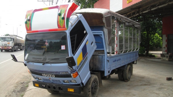 ISUZU NKR110แรง รถห้างแท้ ดาวน์45000ผ่อน11000/36เดือน