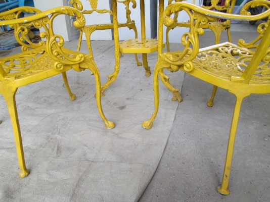 โต๊ะชุด   อัลลอย   สภาพดี  เก้าอี้สวย  4 ตัว  ราคา  7500บาท