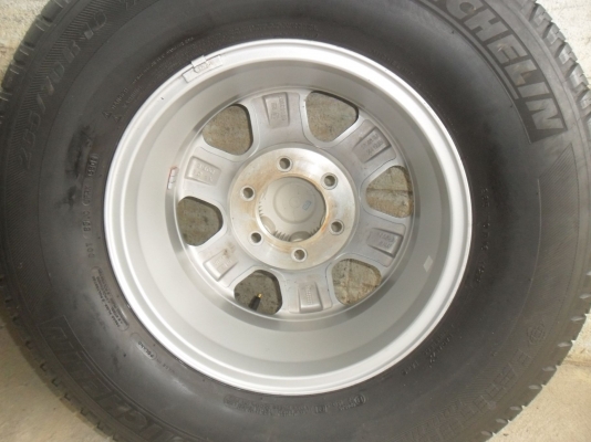 ล้อแม็ก16นิ้ว 6รู เชฟ พร้อมยาง 265/70R16ปี09 สวยๆ 4 ล้อ ราคา 6900 บาท