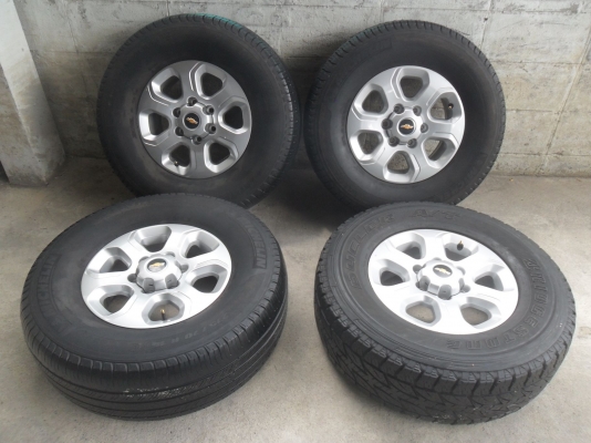 ล้อแม็ก16นิ้ว 6รู เชฟ พร้อมยาง 265/70R16ปี09 สวยๆ 4 ล้อ ราคา 6900 บาท