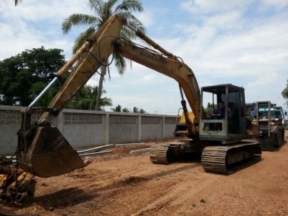 ขายรถแบคโฮ Komatsu pc120-3 พร้อมใช้ มี 2 คัน