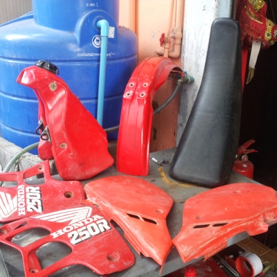 ขายชุดสีcr125ราคา3900บาท