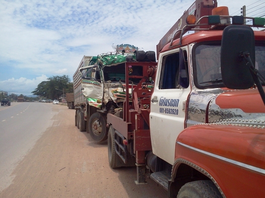 บริการรถยก รถสไลด์ นครปฐม 0818562620 0814749456