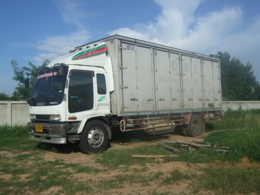 ขายรถหกล้อ Isuzu Deca รุ่น FTR32NR ตู้ 10 บาน ความยาว 7.20 ม. ขนาด 195 แรงม้า ปี 2547  รถติดก๊าซ NGV 6 ถัง สภาพสวย ประหยัดเชื้อเพลิง มีใบรับรองการติดตั้งก๊าซรับประกัน ราคา 1,100,000 บาท