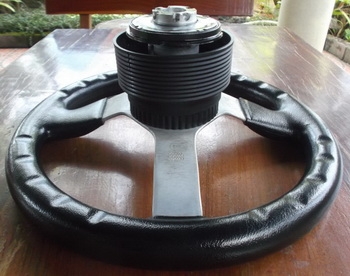 ขายพวงมาลัยพร้อมคอ เส้นผ่านศูนย์กลาง 12 นิ้ว 700 บาท จัดส่งทั่วไทยครับ