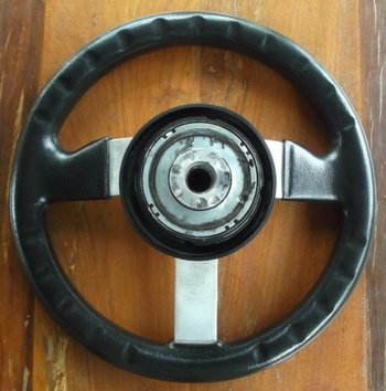 ขายพวงมาลัยพร้อมคอ เส้นผ่านศูนย์กลาง 12 นิ้ว 700 บาท จัดส่งทั่วไทยครับ