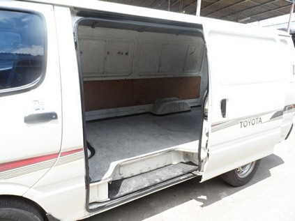 TOYOTA HIACE ปี 1998 3.0 สีขาว รถตู้ทึบพร้อมใช้งาน จัดไฟแนนซ์ค่ะ T.086-527-9533