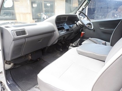TOYOTA HIACE ปี 1998 3.0 สีขาว รถตู้ทึบพร้อมใช้งาน จัดไฟแนนซ์ค่ะ T.086-527-9533